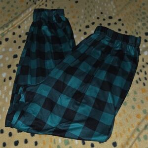 💚FOR SALE ONLY NO TRADES 💚Women's Plaid Pajama Pants - Black and Green Medium